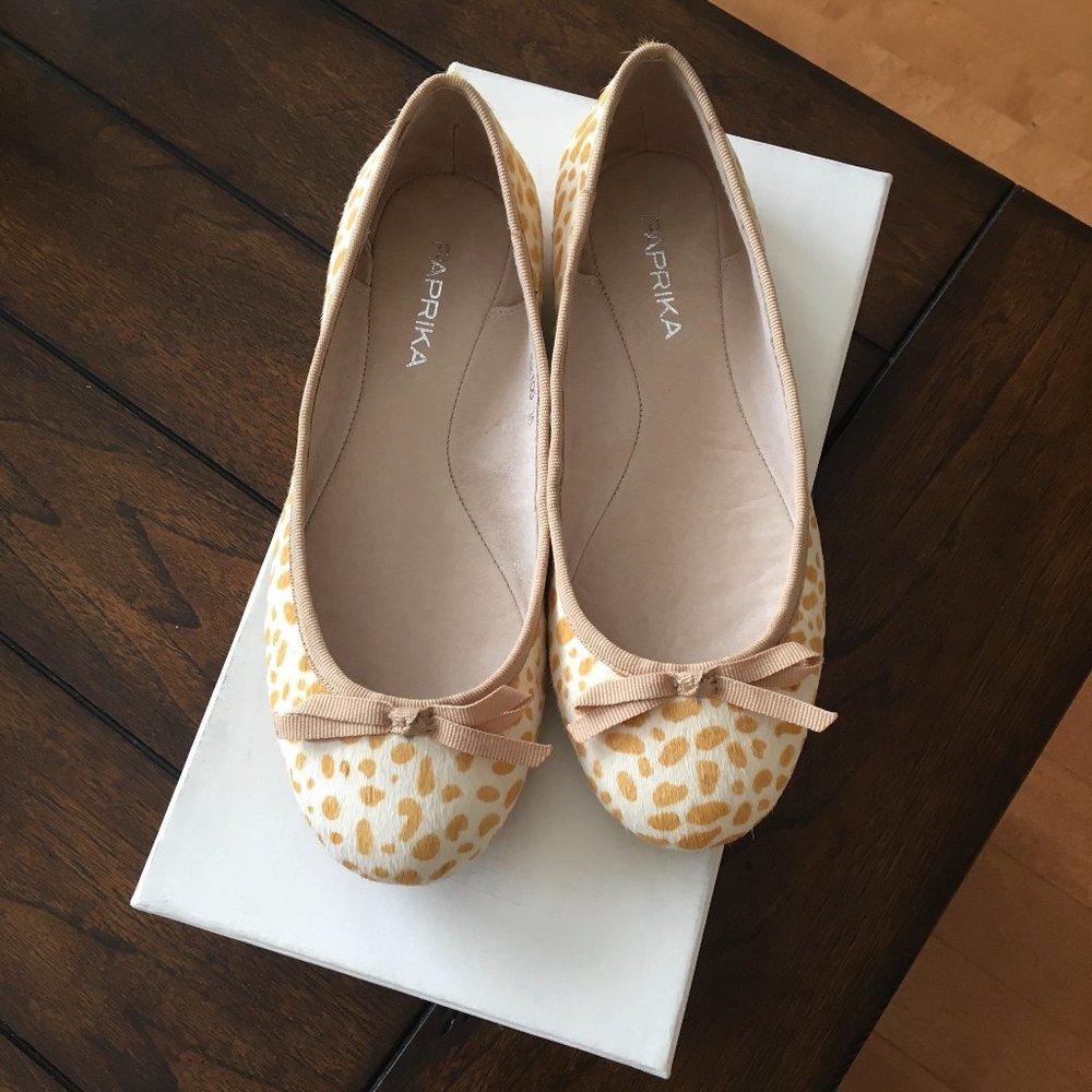 Paprika Giraffe Pattern Women's Ballet Flats